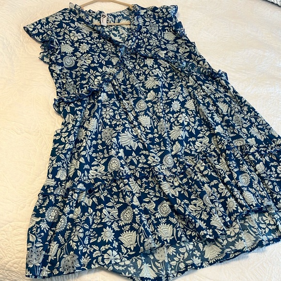 Dresses & Skirts - Floral Blue and White Dress
